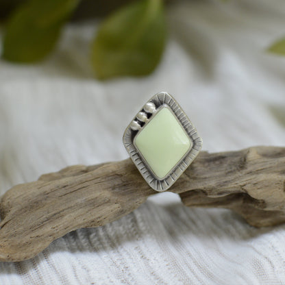 Lemon Chrysoprase ring size 8, pale yellow-green sterling silver Natural Earth Collective Ohio